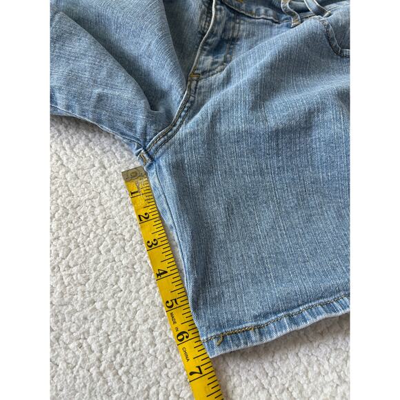 Levi Strauss Signature Denim Shorts Women's Sz 12 Light Wash Pockets Stretch - Picture 3 of 8